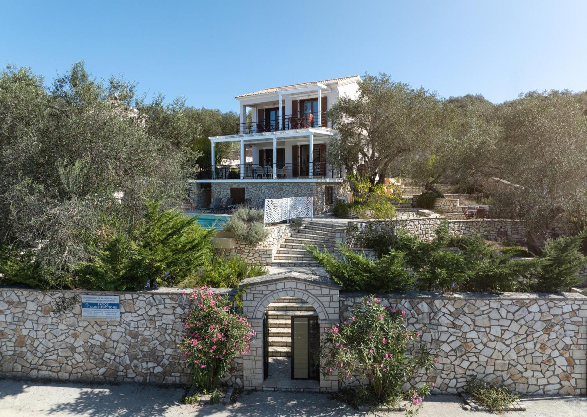Villa Bougarini Haven Family Villa Rock Pool Oasis Ieromonachos 外观 照片