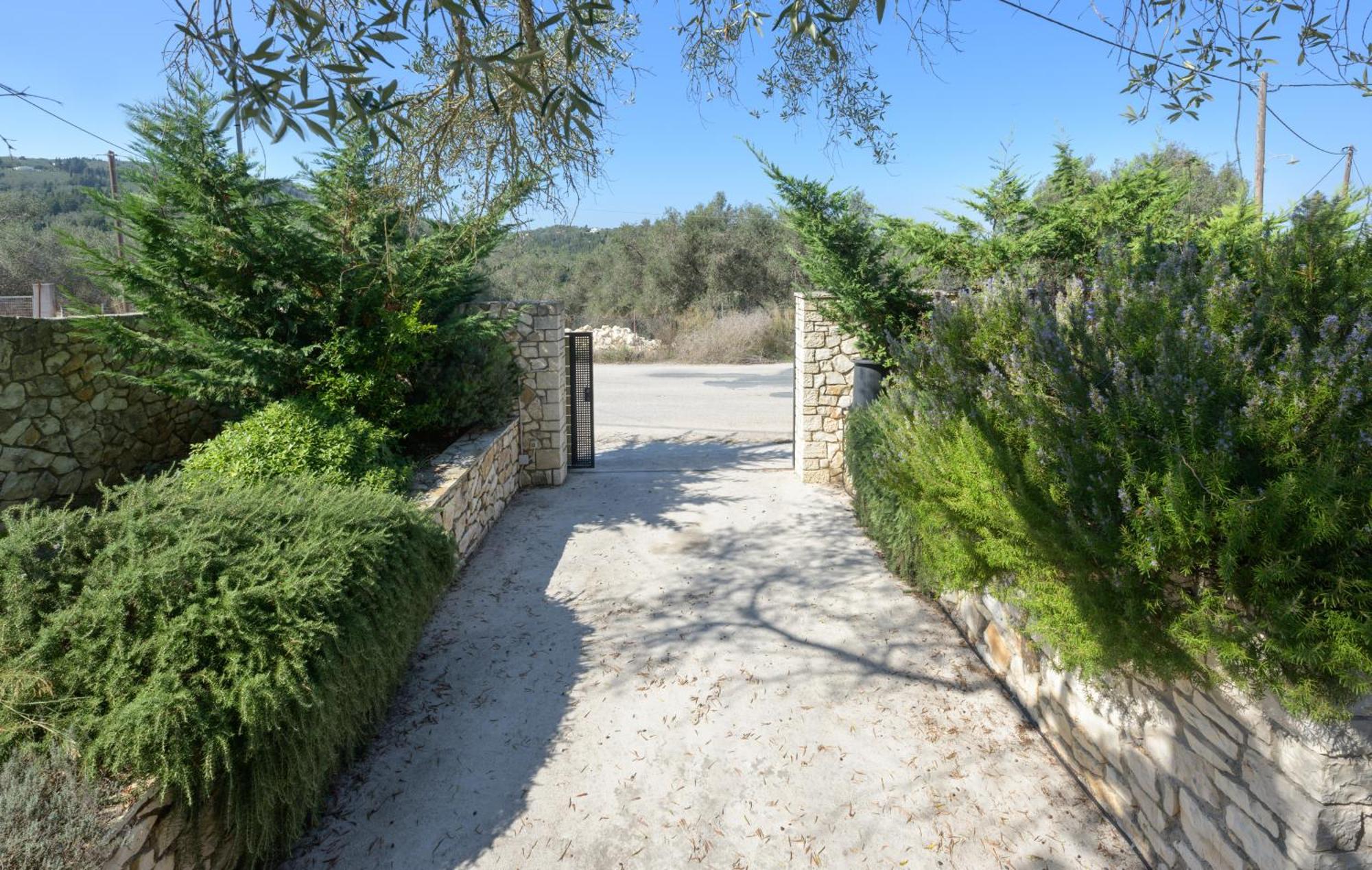 Villa Bougarini Haven Family Villa Rock Pool Oasis Ieromonachos 外观 照片